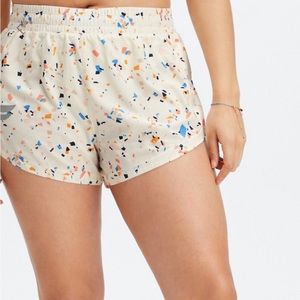 Fabletics Full Speed Mid Rise Running Shorts in Terrazzo | Like New